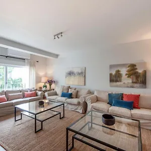 https://ol-aire-spacious-and-bright-apartment-in-the-heart-of-seville.es-andalucia.com